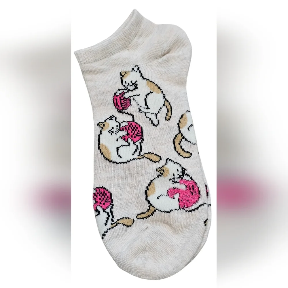 Cat Print Oatmeal And Pink Socks, 1 Pair Low Cut, OS 4-10. New! - Picture 2 of 3